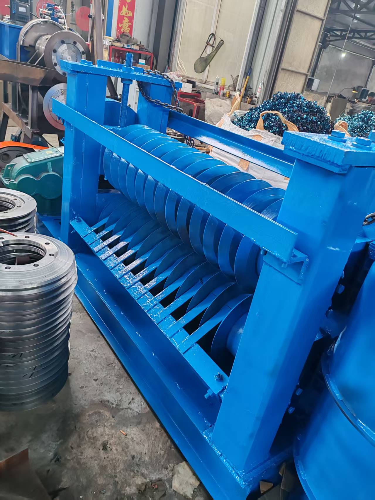 Xinzhe Metal Melancarkan Mesin Pemotong Logam Ketepatan Tinggi untuk Pelanggan Perindustrian Global
